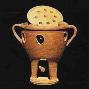 La furnacedda in terracotta refrattaria Caratteristica furnacedda in terracotta refrattaria, il fornello portatile tradizionale della ceramica calabrese.