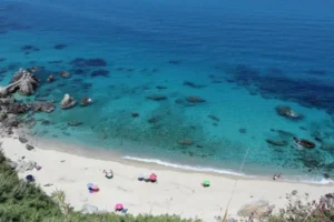 Parghelia – La Spiaggia del Michelino Splendida veduta della spiaggia del Michelino a Parghelia, vicino a Tropea, sulla Costa degli Dei, Calabria
