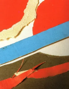 Frammenti di carta colorata per collage con bordi tagliati con le forbici e strappati a mano